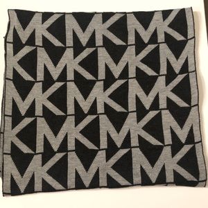 MICHAEL KORS INFINITY SCARF